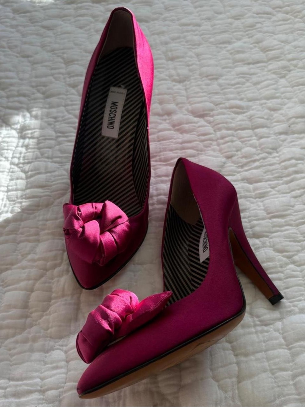 Moschino rosette satin pink pumps